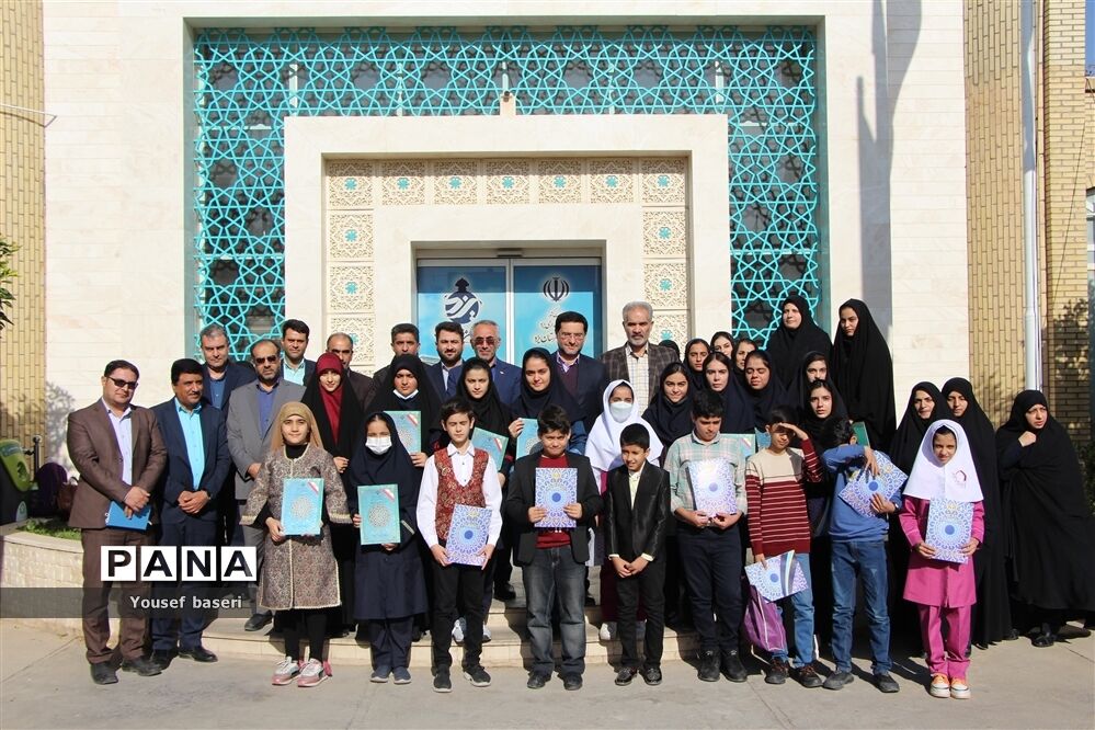 تقدیر از دانش‌آموزان پژوهشگر برتر یزدی