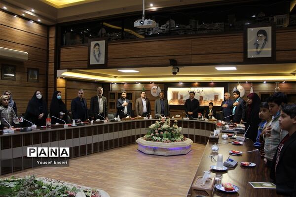 تقدیر از دانش‌آموزان پژوهشگر برتر یزدی