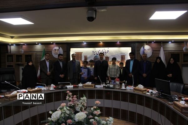 تقدیر از دانش‌آموزان پژوهشگر برتر یزدی