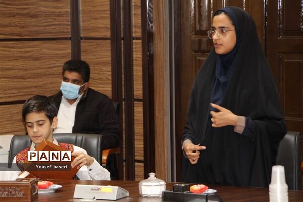 تقدیر از دانش‌آموزان پژوهشگر برتر یزدی