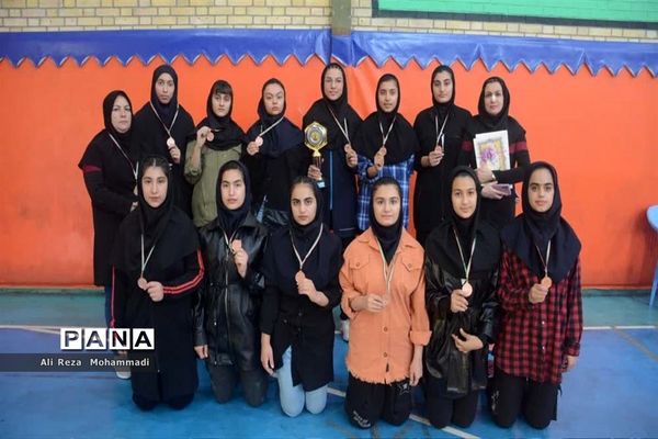 درخشش دانش‌آموزان آباده در مسابقات قهرمانی والیبال