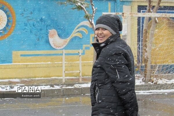 بارش برف و ایجاد نشاط در دانش‌آموزان مرکز پرورش استعداد های درخشان دارالفنون شهریار