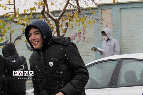 بارش برف و ایجاد نشاط در دانش‌آموزان مرکز پرورش استعداد های درخشان دارالفنون شهریار