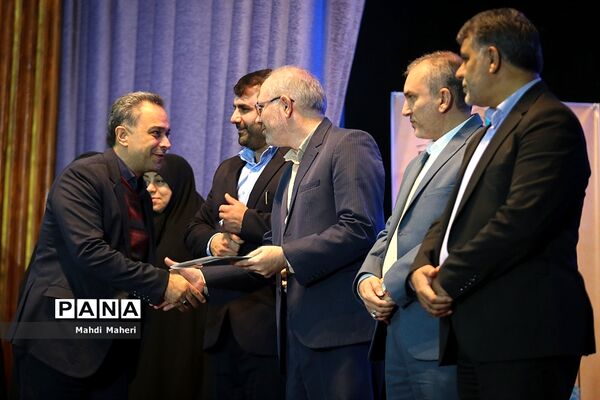 بیست و پنجمین دوره معلم پژوهنده، پژوهشگران برتر و دانش‌آموزان برگزیده
