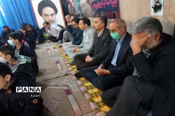 میزبانی دانش‌آموزان مدرسه معارف از شهید گمنام در شهرکرد