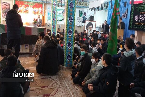 میزبانی دانش‌آموزان مدرسه معارف از شهید گمنام در شهرکرد