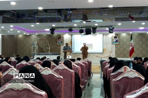 تقدیر از دانش‌آموزان برگزیده مسابقات فرهنگی هنری کاشمر