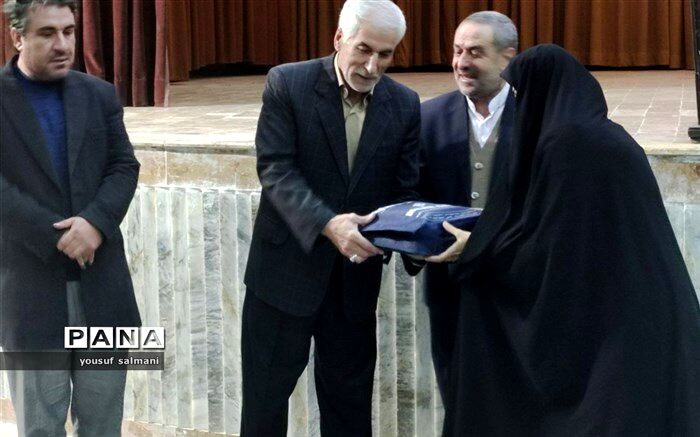 زنده نگه‌داشتن یاد و خاطره شهدا وظیفه همگانی است