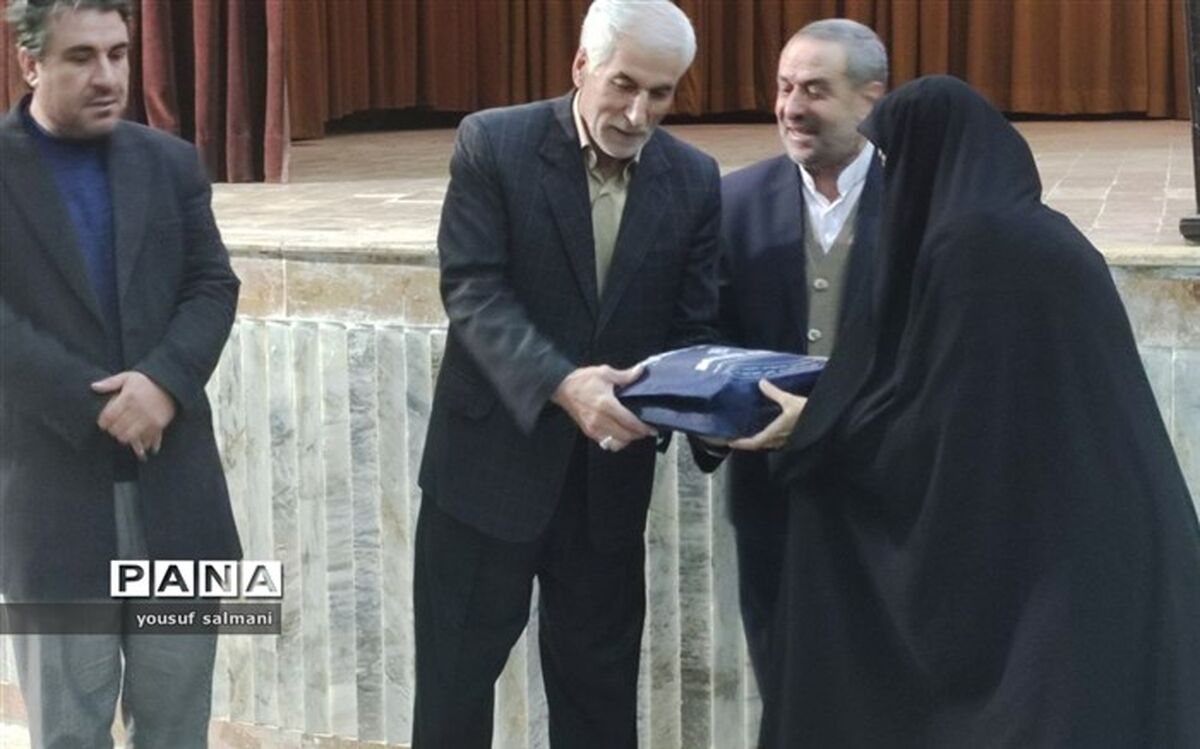 زنده نگه‌داشتن یاد و خاطره شهدا وظیفه همگانی است