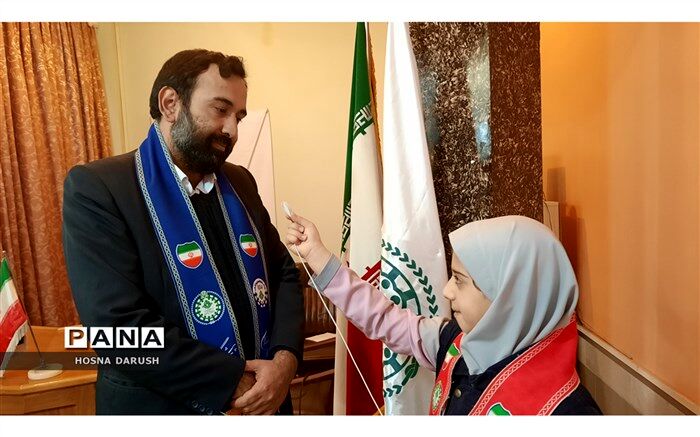 طرح مفاخر  در راستای معرفی مفاخر و مشاهیر شهر محل زندگی دانش‌آموزان است