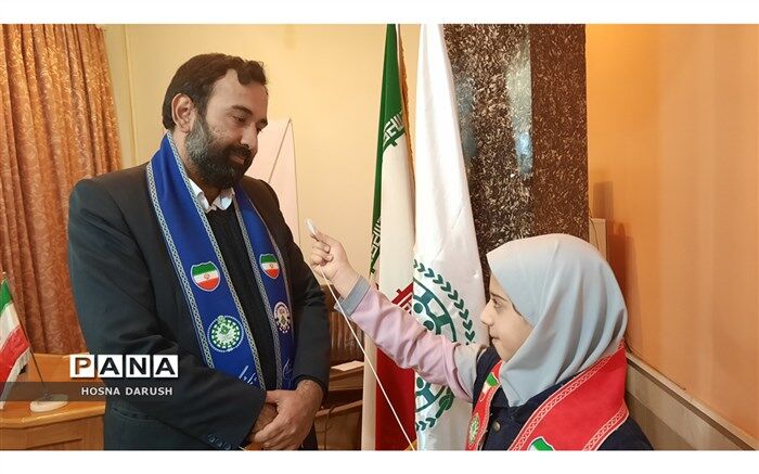 طرح مفاخر  در راستای معرفی مفاخر و مشاهیر شهر محل زندگی دانش‌آموزان است