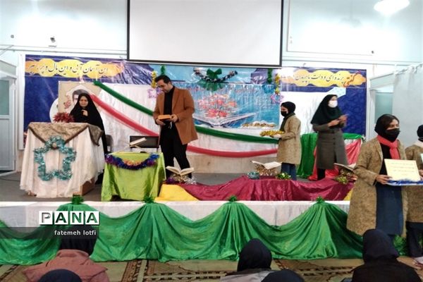 برگزاری جشن هفته قرآن و عترت در دبیرستان شاهد فیض ناحیه 3 شیراز