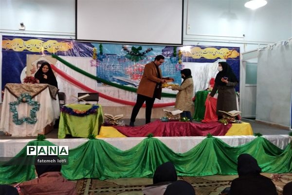 برگزاری جشن هفته قرآن و عترت در دبیرستان شاهد فیض ناحیه 3 شیراز