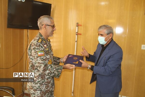 دیدار فرمانده پدافندهوایی با سرپرست آموزش و پرورش بهبهان