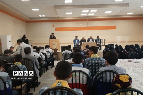 دیدار مدیرکل آموزش و پرورش فارس با دانش‌آموزان عضو تشکل‌های دانش‌آموزی جهرم