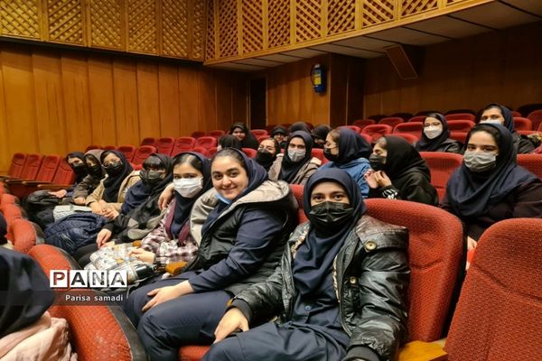 بازدید دانش‌آموزان منطقه ۱۳ از موسسه لغت‌نامه دهخدا