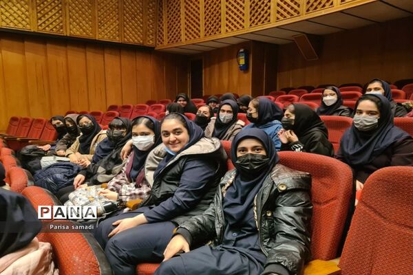 بازدید دانش‌آموزان منطقه ۱۳ از موسسه لغت‌نامه دهخدا