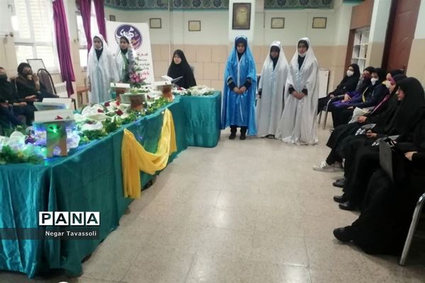برگزاری مراسم آغاز هفته قرآن و عترت در آموزشگاه شاهد ۱۶ ، ناحیه ۴ شیراز