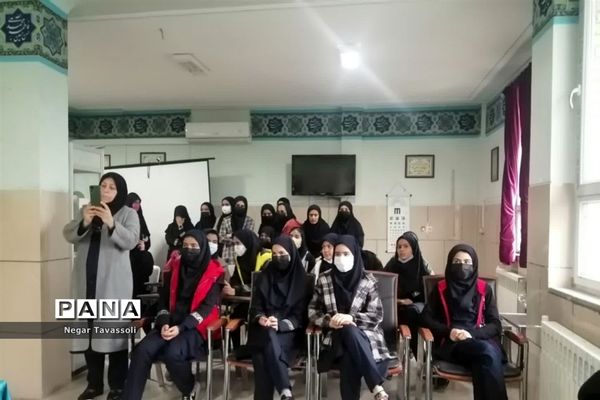 برگزاری مراسم آغاز هفته قرآن و عترت در آموزشگاه شاهد ۱۶ ، ناحیه ۴ شیراز