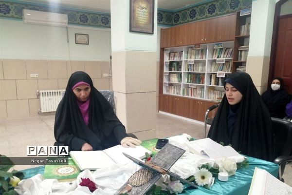 برگزاری مراسم آغاز هفته قرآن و عترت در آموزشگاه شاهد ۱۶ ، ناحیه ۴ شیراز