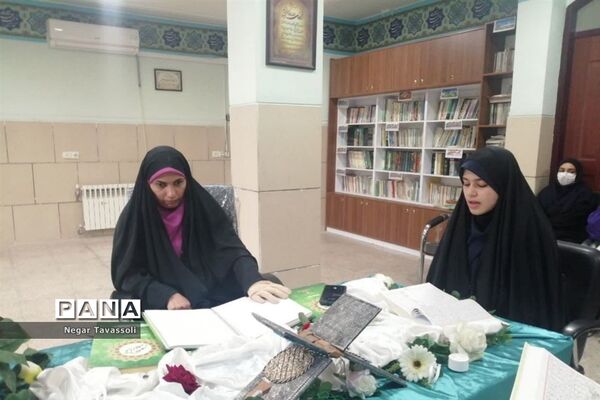 برگزاری مراسم آغاز هفته قرآن و عترت در آموزشگاه شاهد ۱۶ ، ناحیه ۴ شیراز