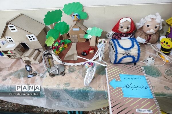 برپایی نمایشگاه دست سازه‌های دانش‌آموزان در دبستان مزرعه دختران صفادشت