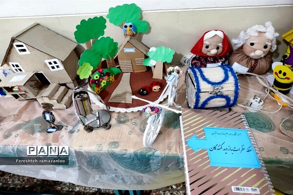 برپایی نمایشگاه دست سازه‌های دانش‌آموزان در دبستان مزرعه دختران صفادشت