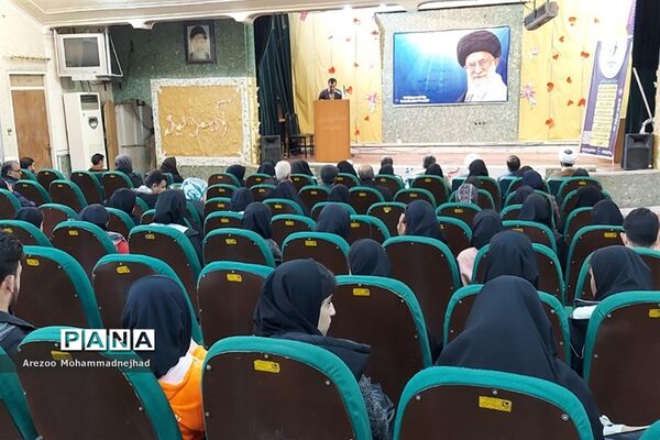 تقدیر از دانشجویان کارآفرین دانشگاه پیام نور شهرستان قرچک