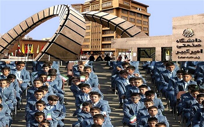 مدرسه و دوران دانش‌آموزی نقطه عطف مسیر موفقیت در دانشگاه است