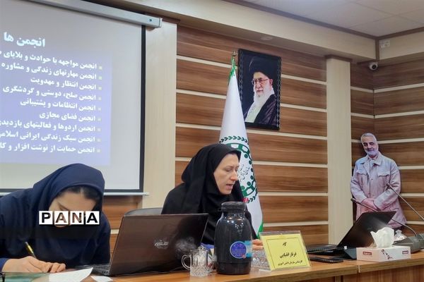 جلسه روسای شورای دانش‌آموزی ناحیه 3 مشهد