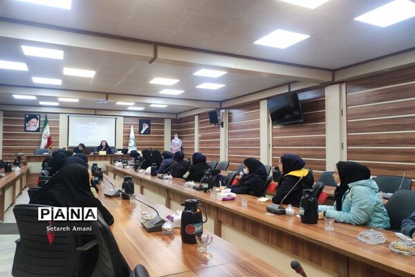 جلسه روسای شورای دانش‌آموزی ناحیه 3 مشهد