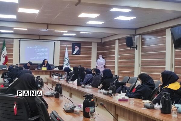 جلسه روسای شورای دانش‌آموزی ناحیه 3 مشهد