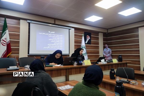 جلسه روسای شورای دانش‌آموزی ناحیه 3 مشهد