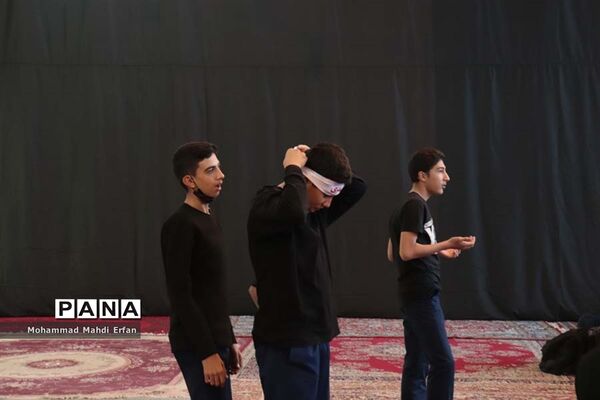 دانش‌آموزان آباده در سوگ حضرت فاطمه زهرا (س)