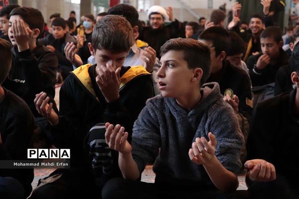 دانش‌آموزان آباده در سوگ حضرت فاطمه زهرا (س)