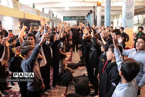 دانش‌آموزان آباده در سوگ حضرت فاطمه زهرا (س)