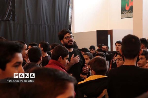 دانش‌آموزان آباده در سوگ حضرت فاطمه زهرا (س)