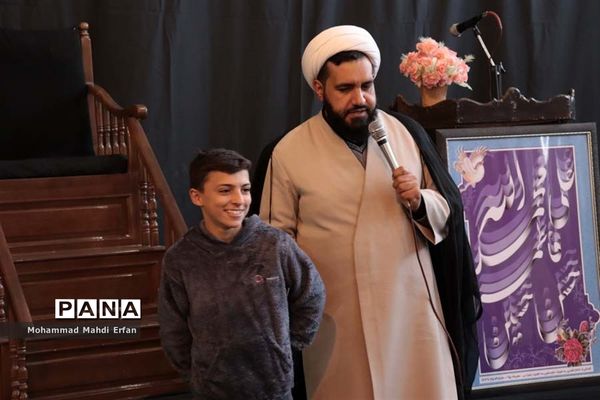 دانش‌آموزان آباده در سوگ حضرت فاطمه زهرا (س)