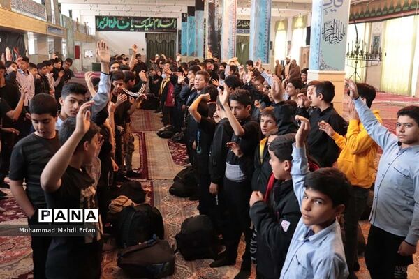 دانش‌آموزان آباده در سوگ حضرت فاطمه زهرا (س)
