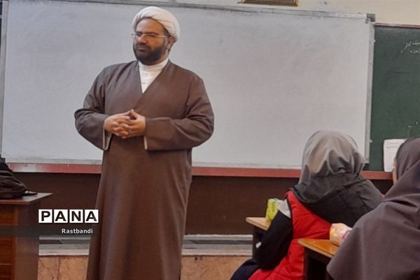 گفتمان دینی در دبیرستان وحدت منطقه ۱۳