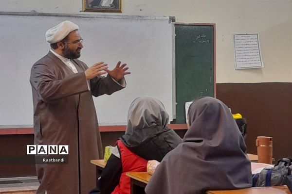 گفتمان دینی در دبیرستان وحدت منطقه ۱۳