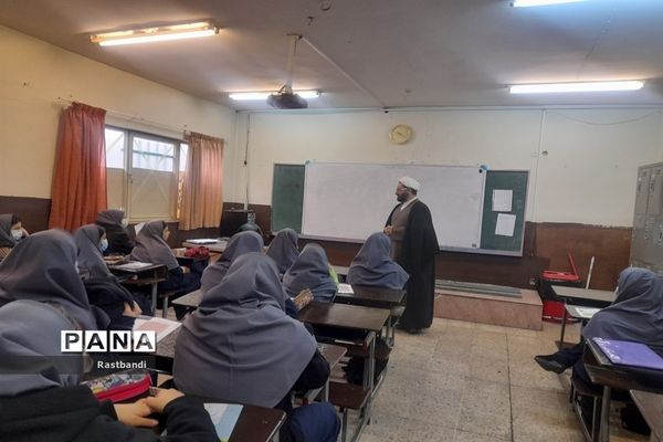 گفتمان دینی در دبیرستان وحدت منطقه ۱۳