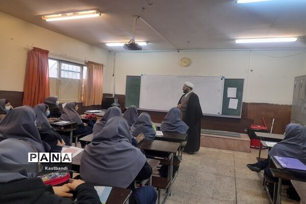 گفتمان دینی در دبیرستان وحدت منطقه ۱۳