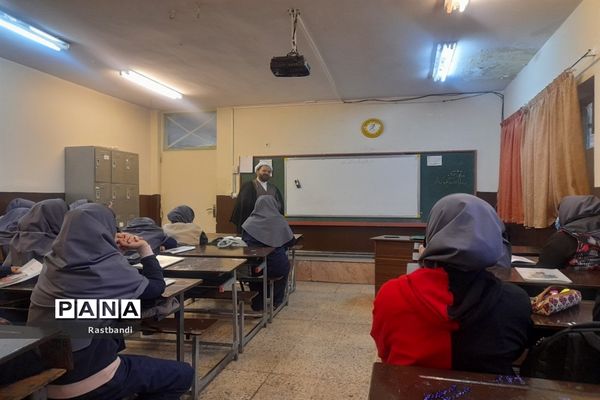 گفتمان دینی در دبیرستان وحدت منطقه ۱۳