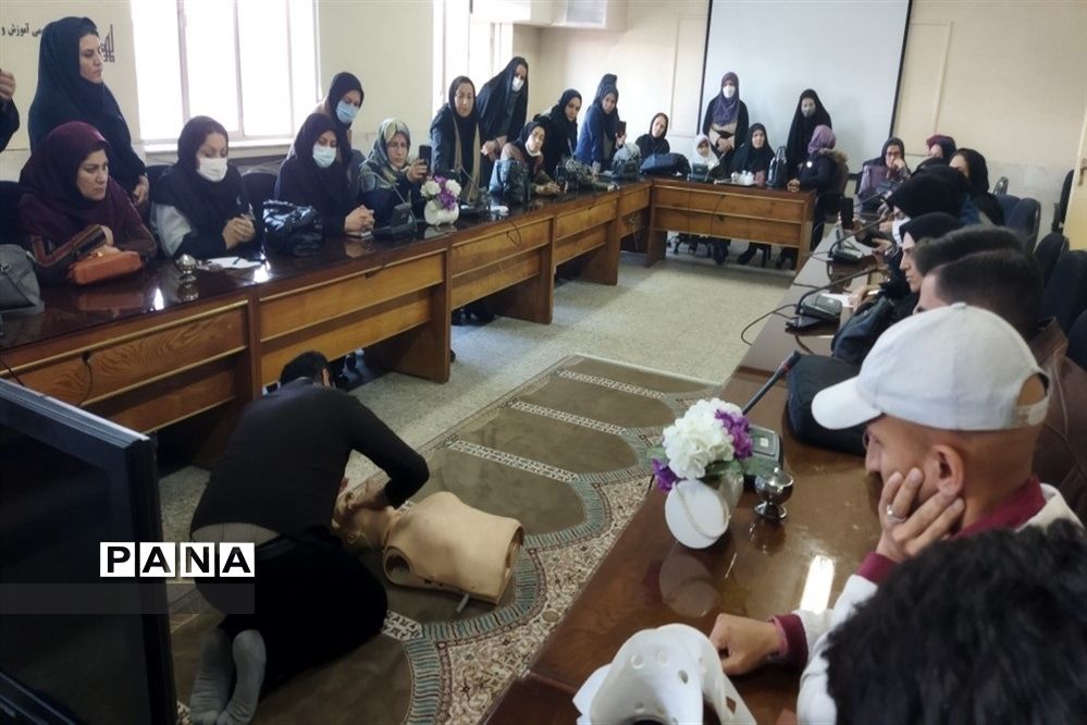 برگزاری دوره آشنایی با کمک‌های اولیه برای فرهنگیان