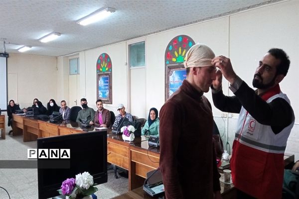 برگزاری دوره آشنایی با کمک‌های اولیه برای فرهنگیان