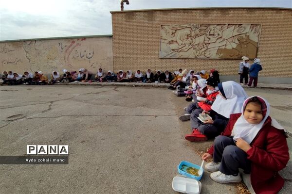 برگزاری مراسم ایام فاطمیه و برپایی ایستگاه صلواتی در مدرسه توفیق رباط کریم