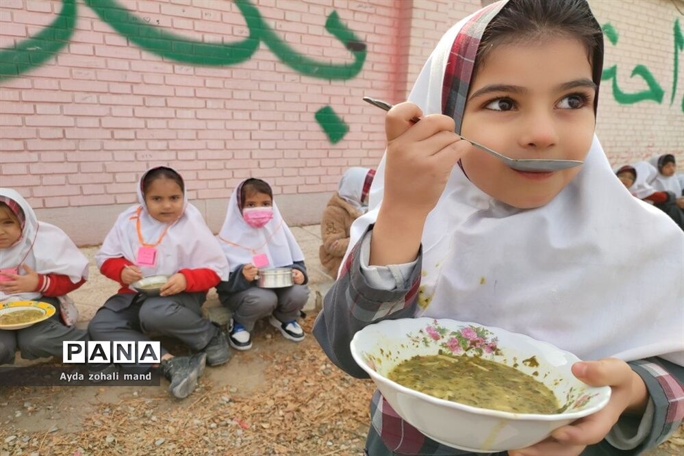 برگزاری مراسم ایام فاطمیه و برپایی ایستگاه صلواتی در مدرسه توفیق رباط کریم