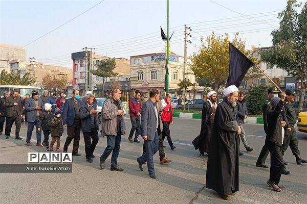 حرکت دسته عزاداری به‌مناسبت شهادت حضرت فاطمه زهرا(س) در شهرستان قرچک