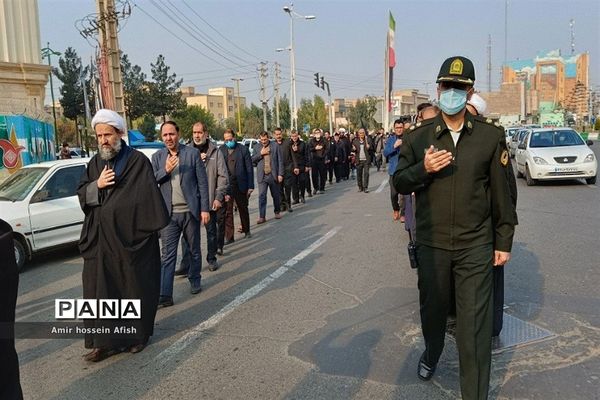 حرکت دسته عزاداری به‌مناسبت شهادت حضرت فاطمه زهرا(س) در شهرستان قرچک
